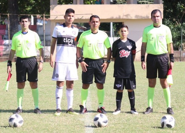 Sub 14: Libertad gana el clásico blanco y negro | Paraguay en Noticias 