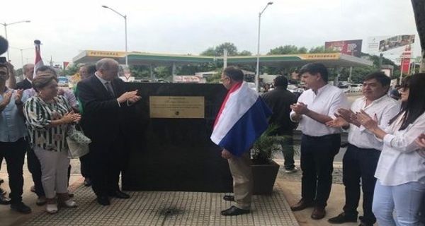 Placa en honor a Rodrigo | Paraguay en Noticias 