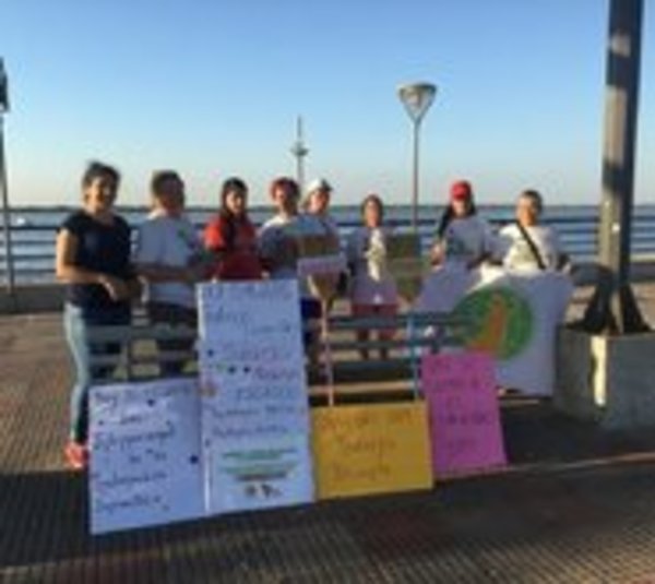 Trabajadoras domésticas copan calles en su día exigiendo sueldo mínimo - Paraguay.com