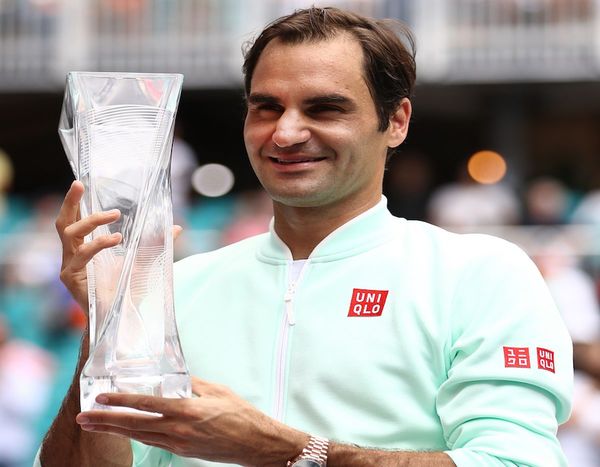 Federer aplastó a Isner