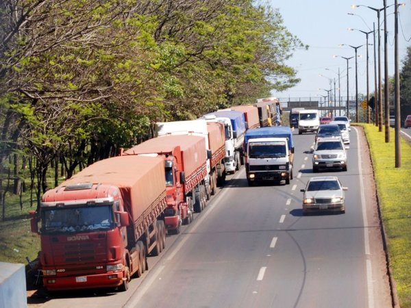 Piden investigar a funcionarios que intentaron cobrar a los camioneros