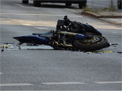 Joven fallece tras perder el control de su motocicleta en Itauguá | Paraguay en Noticias
