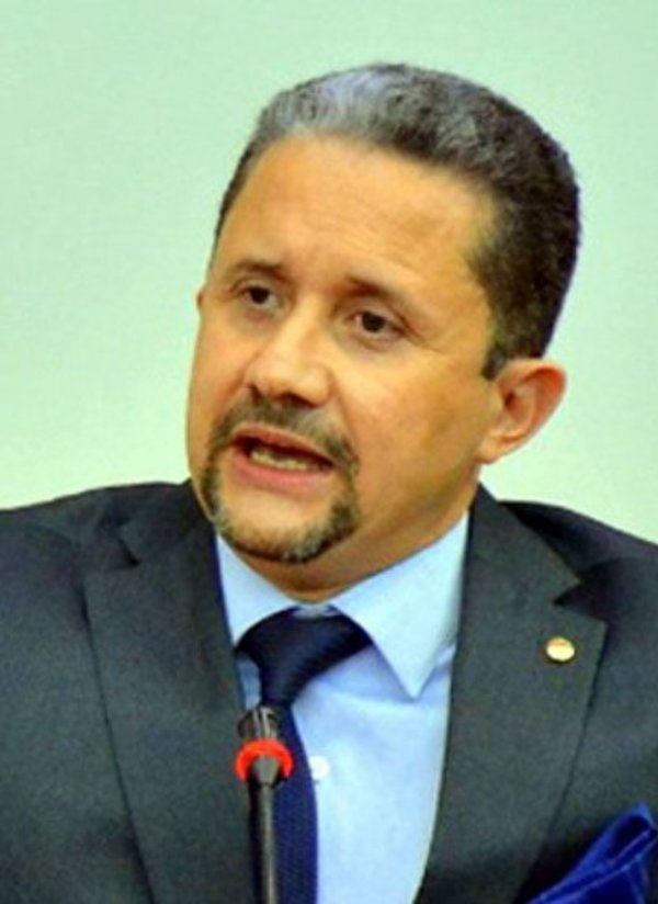 Cuestionan a algunos candidatos a defensor - Edicion Impresa - ABC Color
