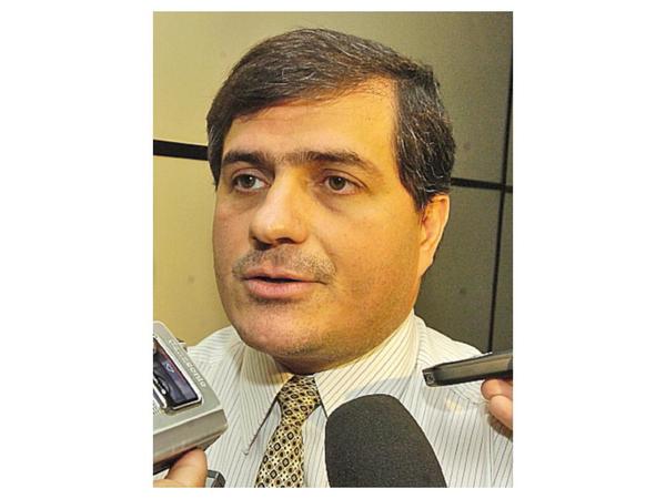 Con serie de recusaciones hostigan a fiscal que investiga a políticos