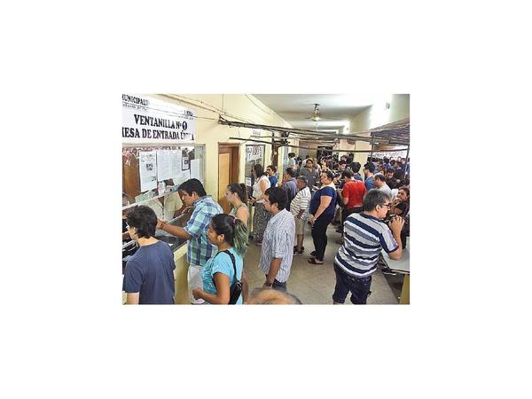 Largas filas para revalidación de la licencia de conducir