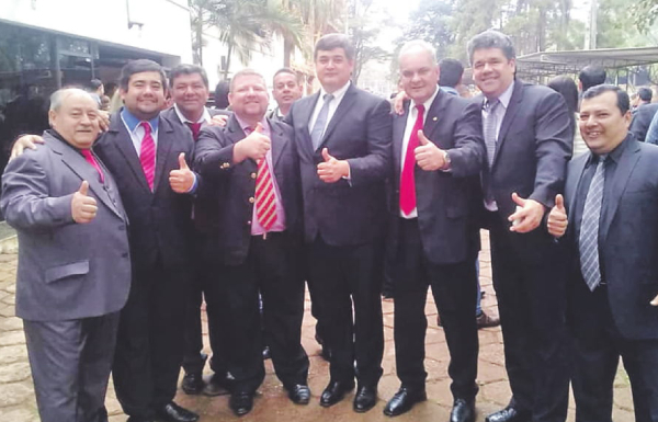 Colorados marcharán para pedir “zoquete” en Itaipú | Diario Vanguardia 06