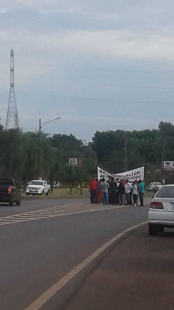 Dirigentes abdistas se manifiestan por zoquetes en la Itaipú