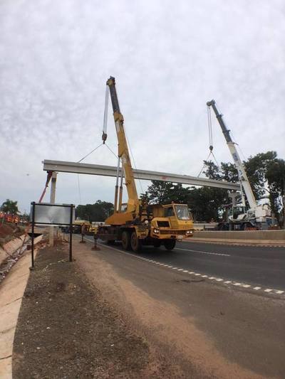Tape Porã instala vigas para construir una pasarela peatonal en la ruta VII - ADN Paraguayo