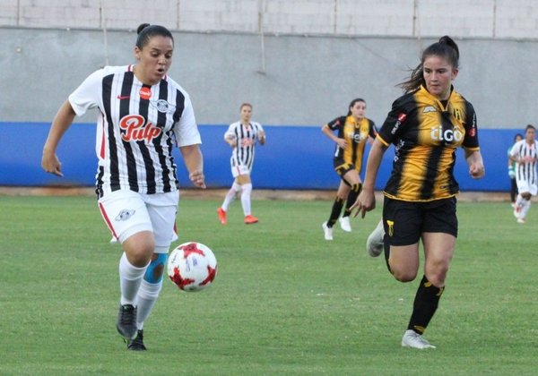 Fútbol femenino arrancó con goleadas - Deportes - ABC Color