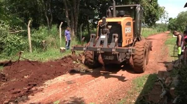Construyen empedrado en Km 8 de Franco y vecinos de otros barrios también exigen