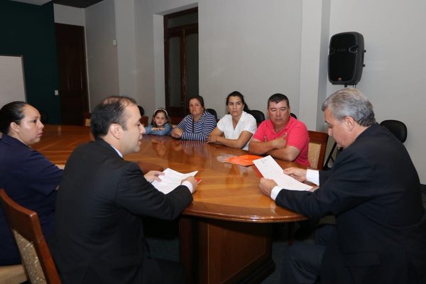 Ministro promete cumplir en la “brevedad posible” con indemnizaciones a familiares de víctimas del EPP | Paraguay en Noticias 
