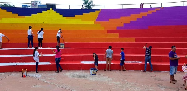 Nuevos colores de anfiteatro generan discrepancias - ADN Paraguayo