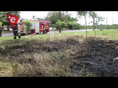 IRRESPONSABLES QUEMAN BASURAS A METROS DEL A° POTI´Y