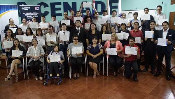 PERSONAS CON DISCAPACIDAD CULMINARON EXITOSAMENTE CURSOS DE OPERADOR BÁSICO DE COMPUTADORA