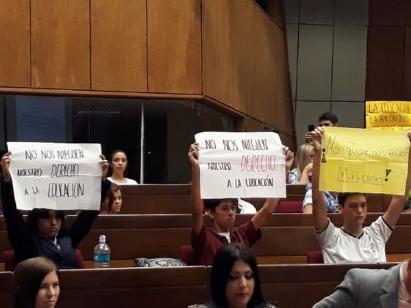 Fenaes: 40.000 alumnos afectados por falta de docentes