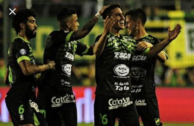 Rojas y otro gol de tiro libre