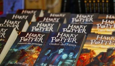 Sacerdotes católicos polacos queman libros de Harry Potter » Ñanduti