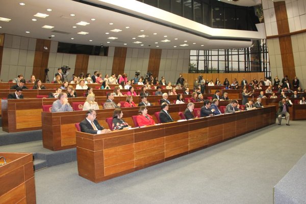 Petta aboga por apoyo de todos los paraguayos para reconstruir la educación | .::Agencia IP::.