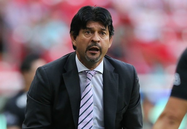 José Cardozo es cesado como DT de Chivas de Guadalajara