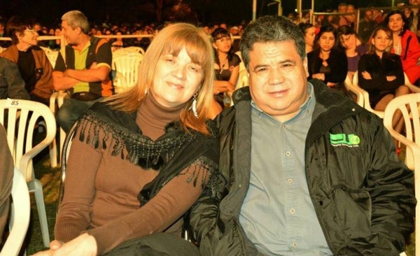 HOY / 22 millones de sueldo para la esposa de político, ¿Su mérito?: cepillar y salir en fotos, acusan