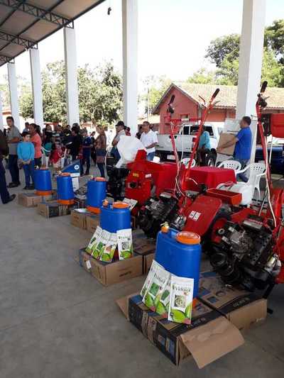 Productores reciben implementos agrícolas en Amambay - ADN Paraguayo