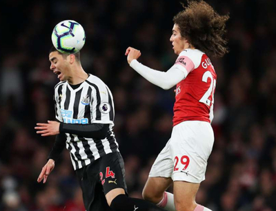 El Newcastle de Almirón cae en su visita al Arsenal