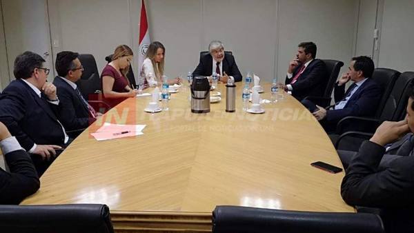 ABOGADOS DE ITAPÚA SE REUNIERON CON BACCHETTA