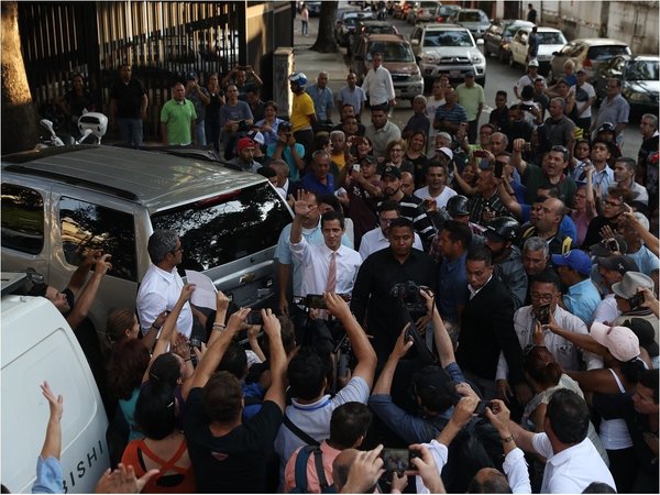 Guaidó asegura tener un plan para resolver la crisis eléctrica