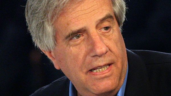 Presidente de Uruguay cesa a cúpula militar y de Defensa