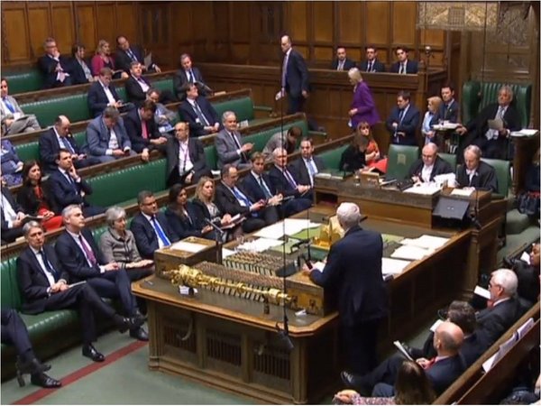 Parlamento británico no consigue mayoría para ninguna moción sobre el Brexit