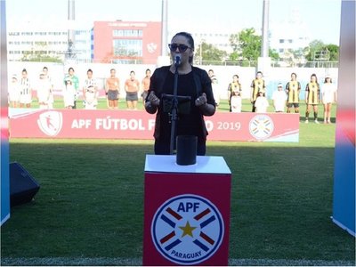 Emotivo momento en la inauguración del fútbol femenino | Paraguay en Noticias 