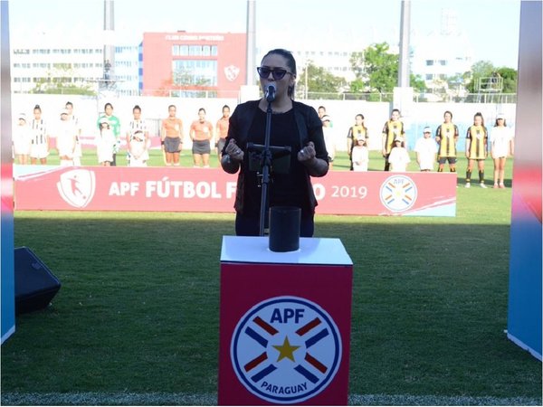 Emotivo momento en la inauguración del fútbol femenino | Paraguay en Noticias