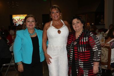 Exitoso té solidario