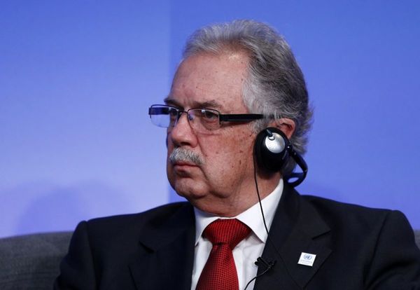 Presidente de Uruguay destituye a ministro de Defensa en caso DDHH