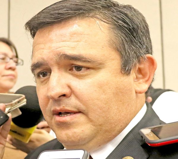 El ministro Petta ascendió a la esposa de su administrador
