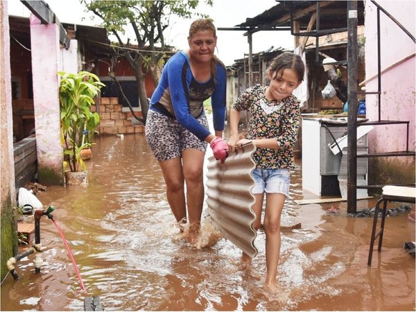 Ribereños de capital, desesperados en busca de lugar para refugiarse