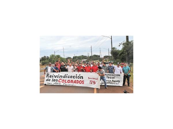 Bases coloradas se levantan contra Alderete por cargos