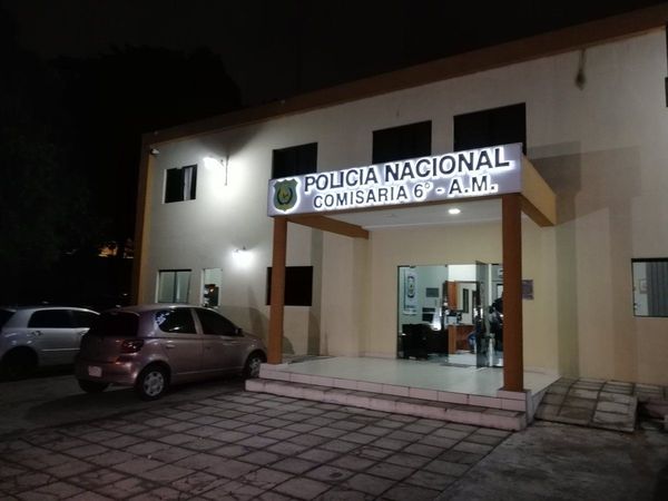 Presuntos motochorros asaltan a guardia de seguridad