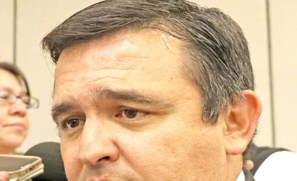 El ministro Petta ascendió a la esposa de su administrador
| Paraguay en Noticias