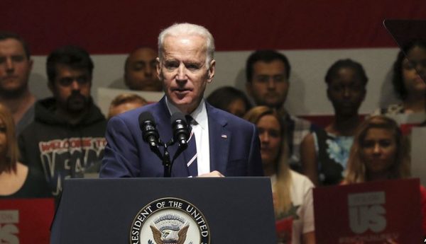 Segunda mujer acusa a Joe Biden de tocarla inapropiadamente
