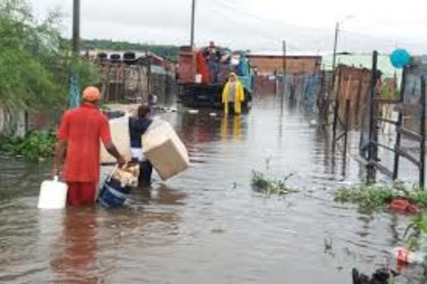 Reportan unas 2500 familias evacuadas en Asunción tras crecida del río Paraguay - .::RADIO NACIONAL::.