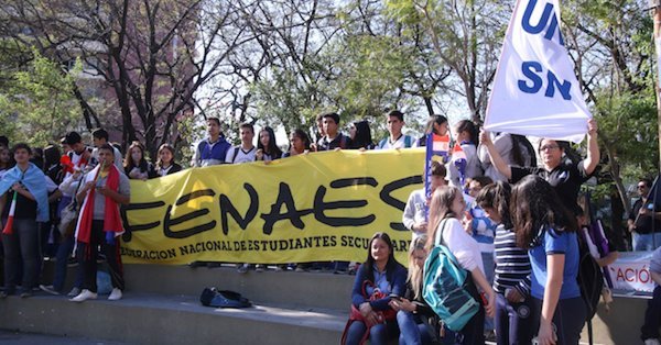 Estudiantes exigen que colegios cuenten con docentes - ADN Paraguayo