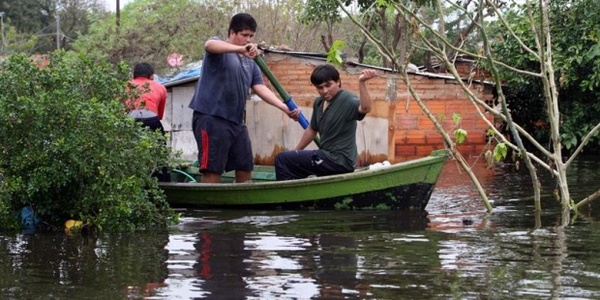 Crecida del Río Paraguay: Estiman evacuación a unas 5000 familias - .::RADIO NACIONAL::.