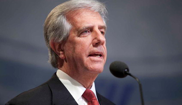 Tabaré Vázquez echa al ministro de Defensa y al jefe del Ejército - ADN Paraguayo