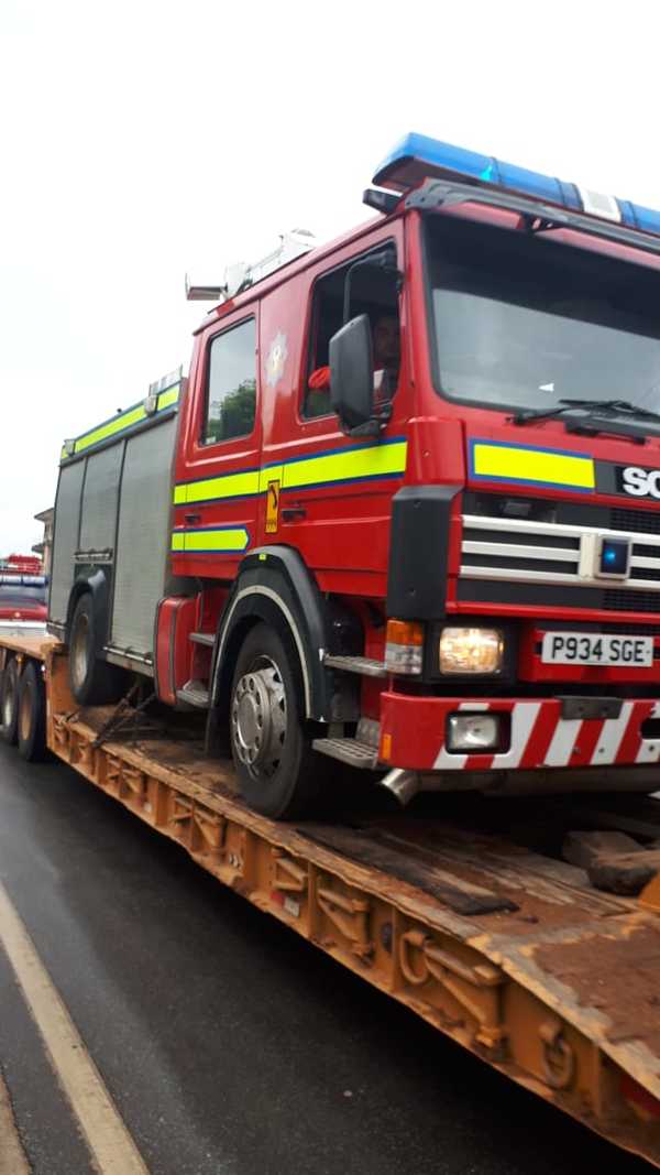 Bomberos Rojos reciben carro bomba – Prensa 5