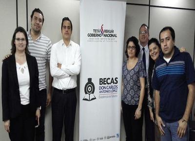 Inversión del Gobierno en becas fortalece preparación de profesionales - .::RADIO NACIONAL::.