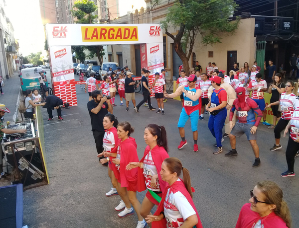 Realizaron novedosa corrida de disfraces - ADN Paraguayo