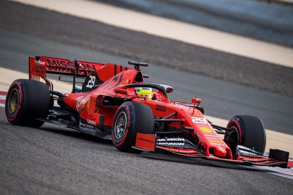 Mick Schumacher pilota por primera vez un Ferrari - Deportes - ABC Color