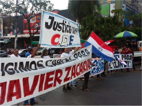 CDE: En nueva movilización piden prisión para Zacarías Irún y McLeod | Paraguay en Noticias