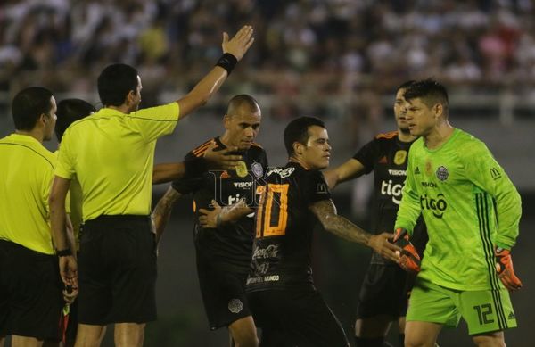 El árbitro del Olimpia-San Lorenzo defendió su actuación